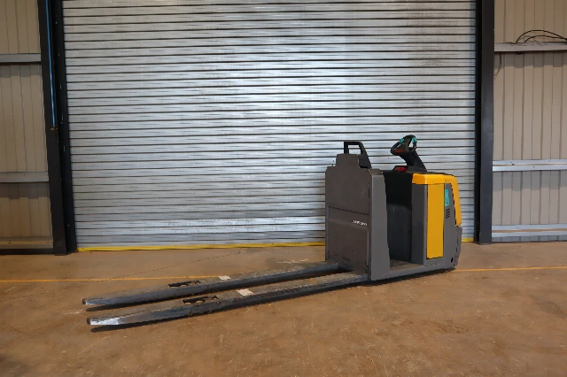 JUNGHEINRICH ECE225 RIDE-ON PALLET TRUCK