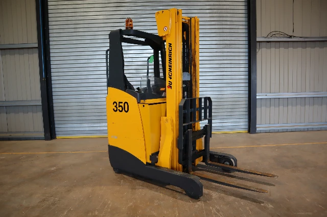 JUNGHEINRICH  SIDE LOADING FORK TRUCK