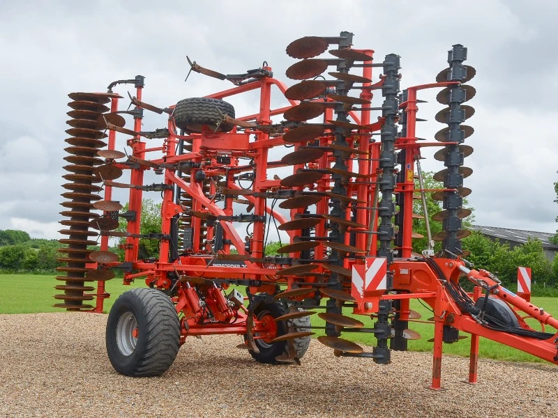 KUHN PERFORMER 7000 CULTIVATOR