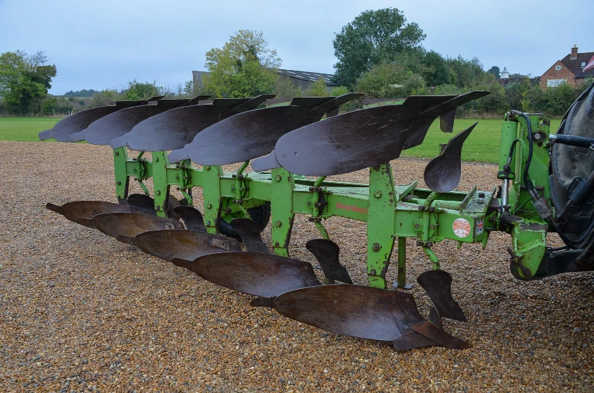 DOWDESWELL DP7D PLOUGH 5 FURROWS