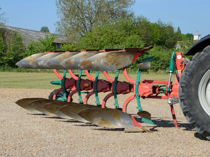KVERNELAND 150B VARIOMAT PLOUGH 5 FURROWS