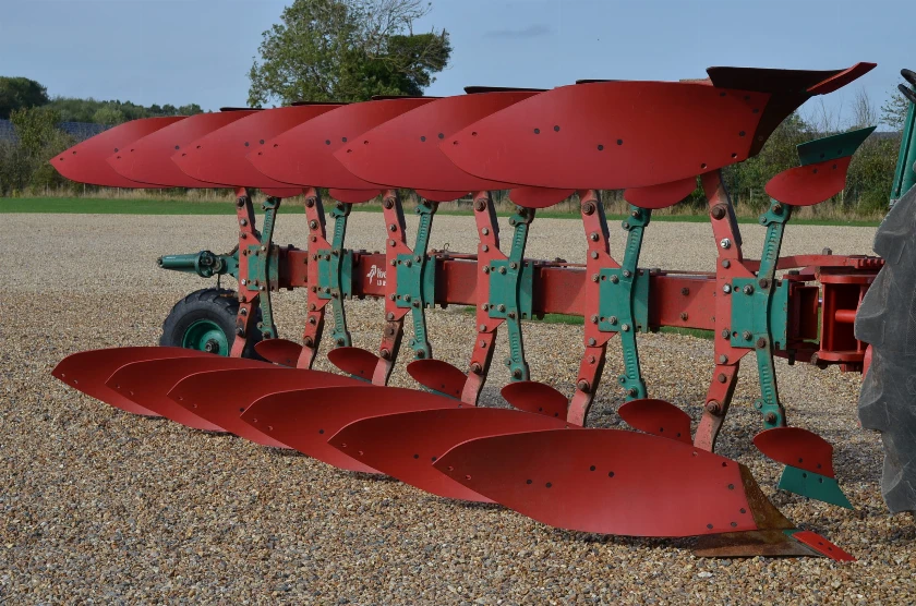 KVERNELAND LD85/300 PLOUGH 6-FURROWS