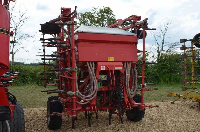KVERNELAND EVO 6000 TINE DRILL 6M