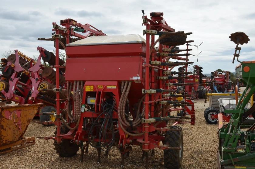 KVERNELAND EVO 6000 TINE DRILL 6M