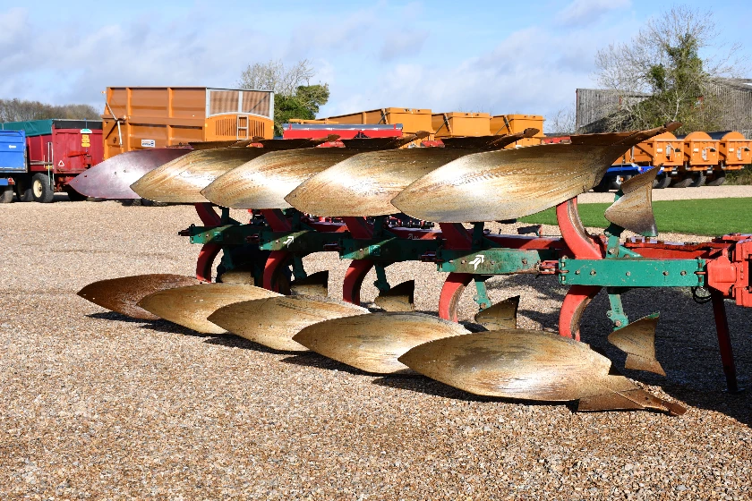 KVERNELAND ES100/200 PLOUGH 5-FURROWS