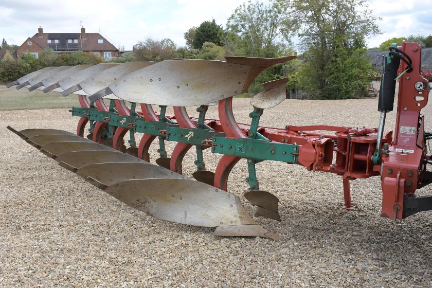 KVERNELAND EG85-300 PLOUGH 6-FURROW