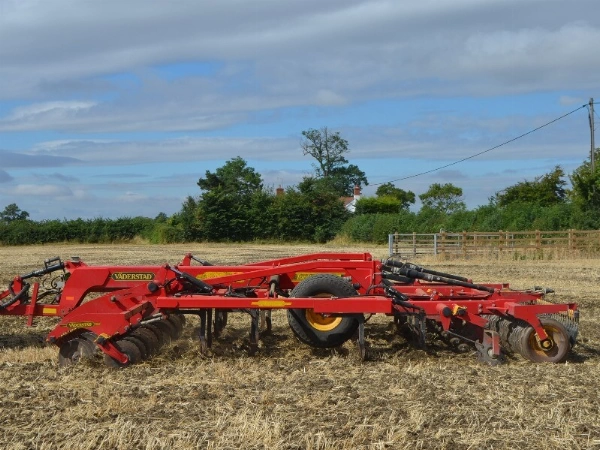 vaderstad topdown in stubble