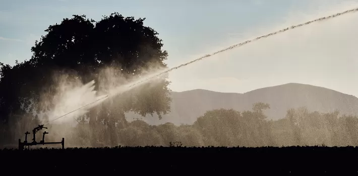 Irrigation rain guns and sprinklers